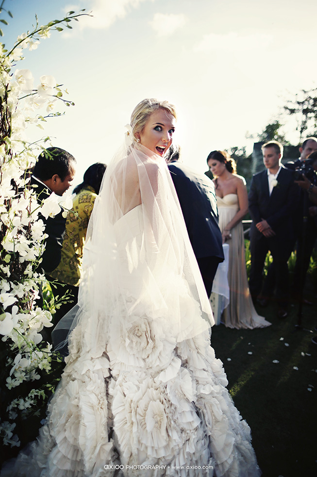 Axioo: Layers of Intricate Intimacies